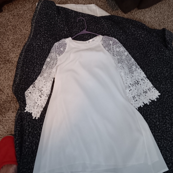 White lace dress. Can also be used as a blouse. - Picture 3 of 5